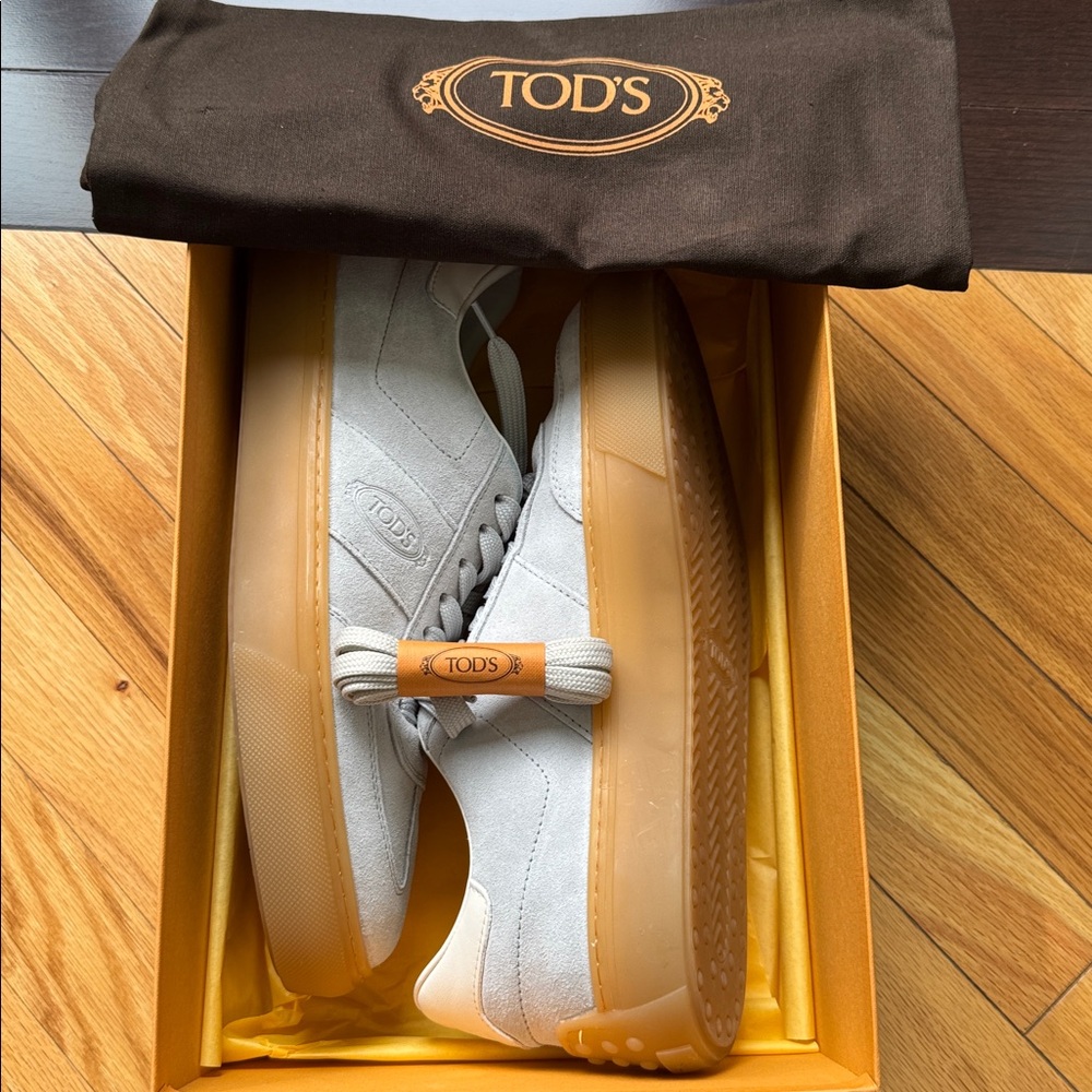 Tods EUC UK 9 (10 US). Grey with gum sole Luxury sneakers - Picture 6 of 7